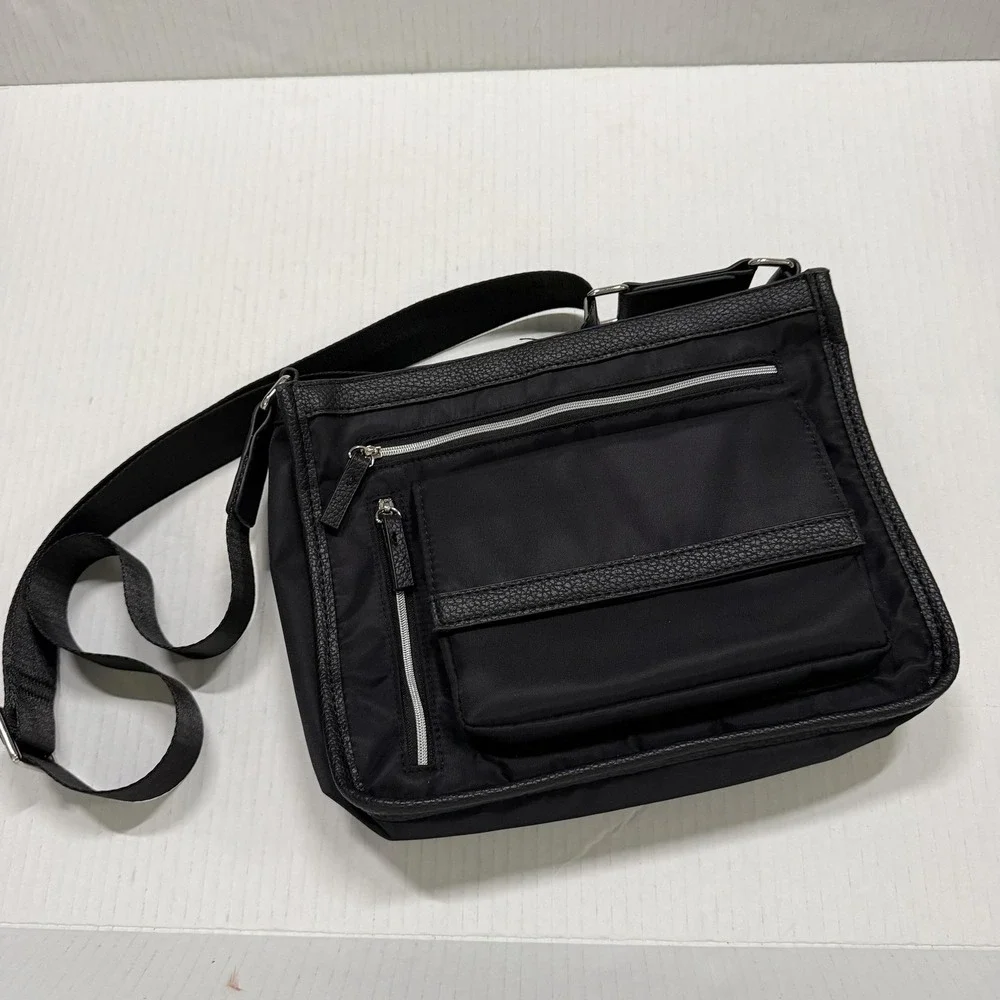 Tommy Bahama Crossbody Bag Womens Medium Black Nylon Travel Zip Organizer